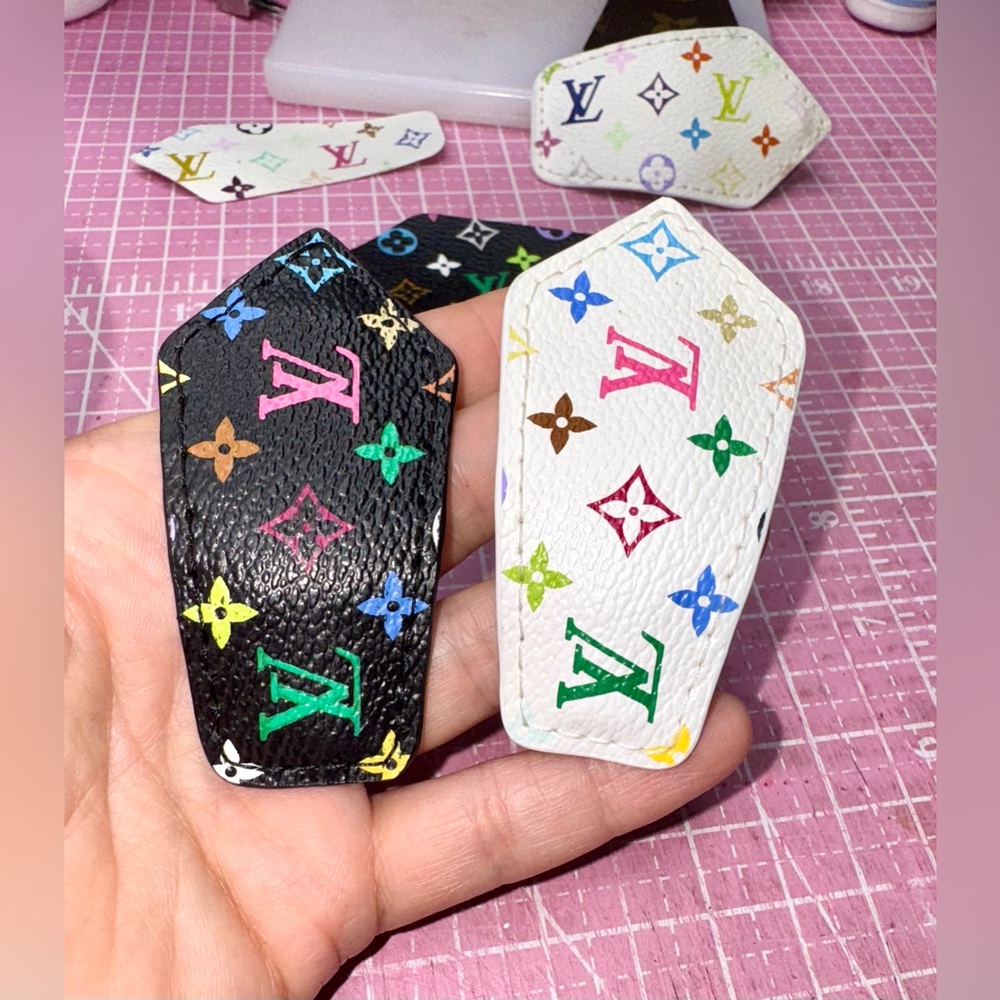 💗 White or Black Multicolor Murakami snap Hair clip One piece ‼️ - Picture 6 of 16